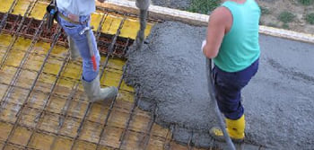 Piscina interrata in lamiera d'acciaio ovale liner sabbia SKYSAND COMFORT 525 h.120 -  Installazione: la soletta in cemento