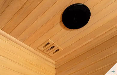 Sauna infrarossi Rossana - Foto degli interni: cassa stereo e presa d'aria